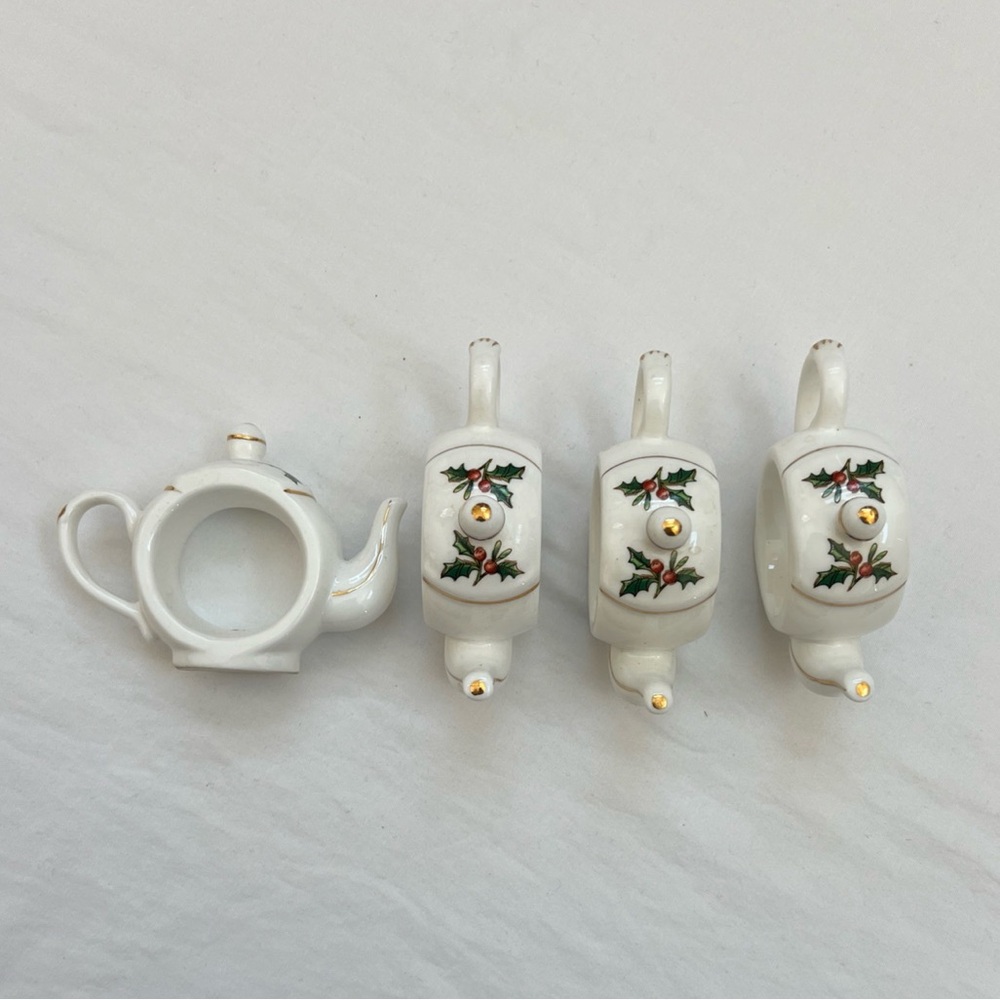 Christmas Napkin Rings A Cup of Christmas Tea (4) Bone China Tom Hegg 1995